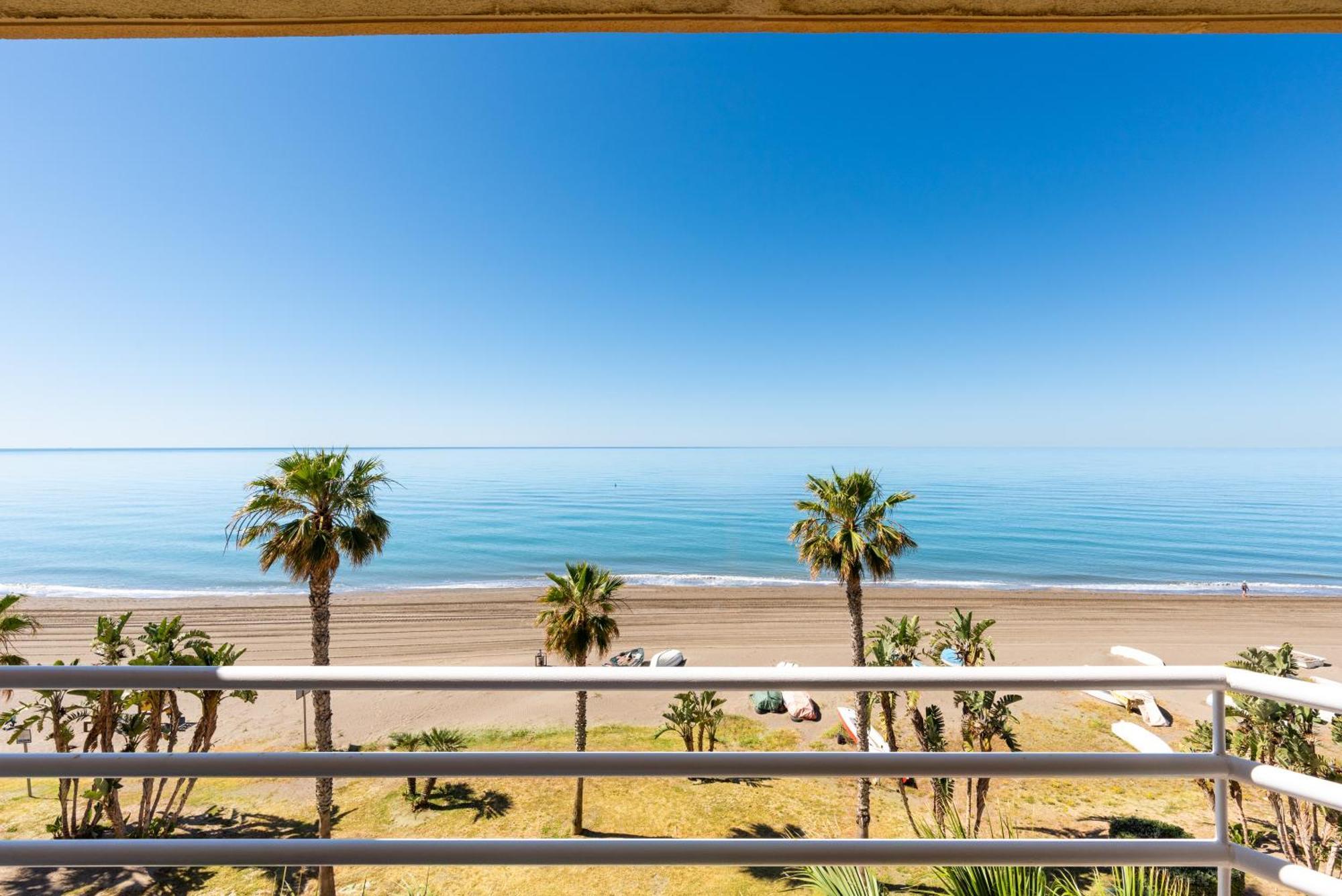 Wintowinrentals 1ª Linea De Playa, Parking Y Wifi Рінкон-де-ла-Вікторія Екстер'єр фото