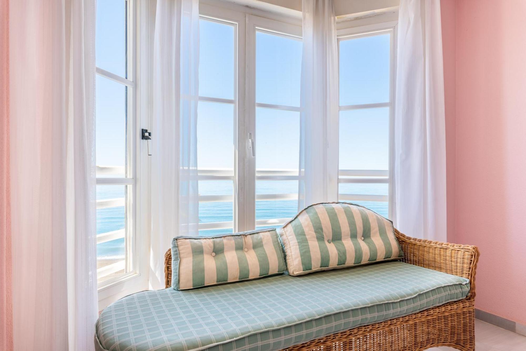 Wintowinrentals 1ª Linea De Playa, Parking Y Wifi Рінкон-де-ла-Вікторія Екстер'єр фото